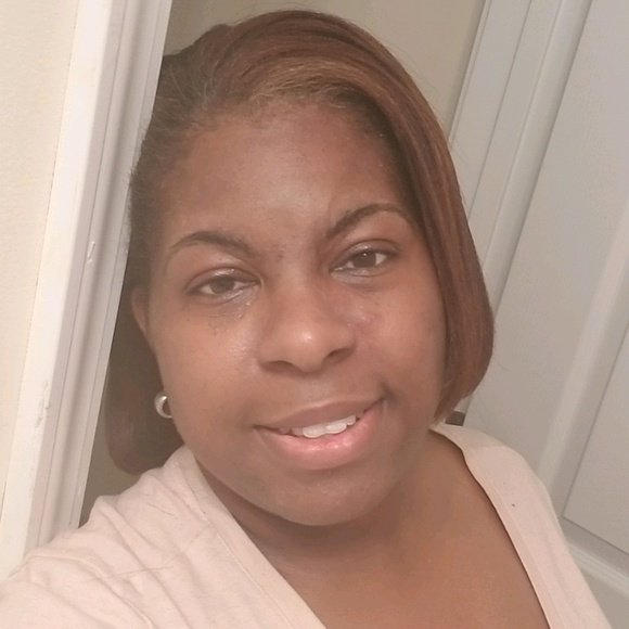 Meet your Posher, Casandra - Picture 1 of 1